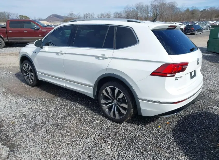 2020 VOLKSWAGEN Tiguan Used VIN 3VV4B7AX1LM022723 – trunk area