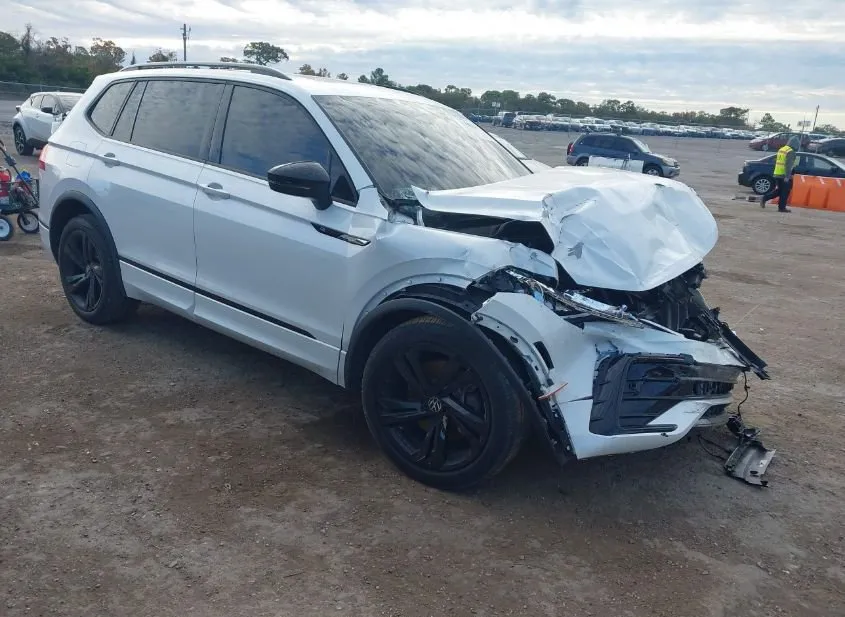 2023 VOLKSWAGEN Tiguan Used VIN 3VVCB7AX5PM106531 – exterior detail 2023 VOLKSWAGEN Tiguan Used VIN 3VVCB7AX5PM106531 – exterior detail