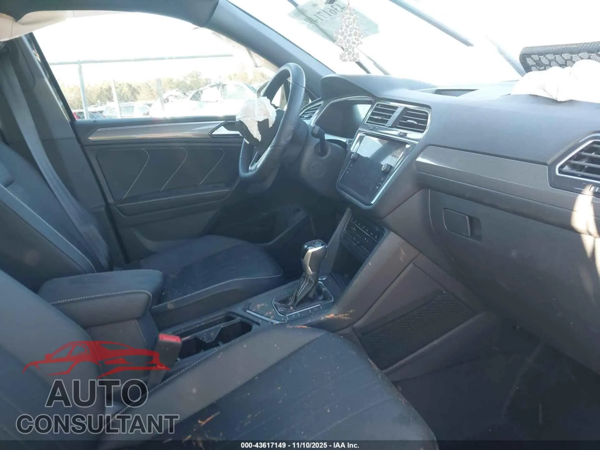 2024 VOLKSWAGEN TIGUAN Damaged VIN 3VVCB7AXXRM225694 – interior seats