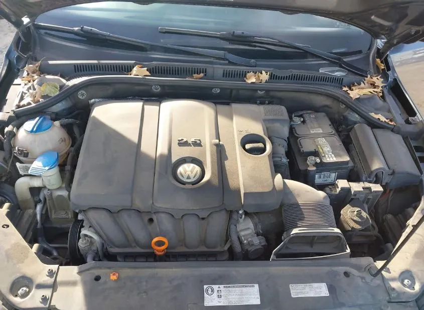 2013 VOLKSWAGEN Jetta Used VIN 3VWDP7AJ6DM380250 – engine bay