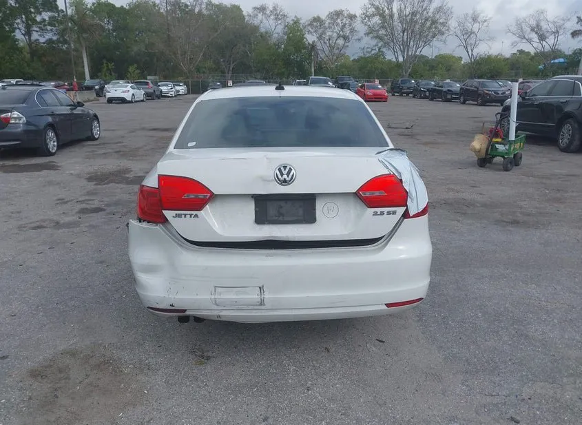 2013 VOLKSWAGEN Jetta Used VIN 3VWDP7AJ7DM448958 – engine bay 2013 VOLKSWAGEN Jetta Used VIN 3VWDP7AJ7DM448958 – engine bay