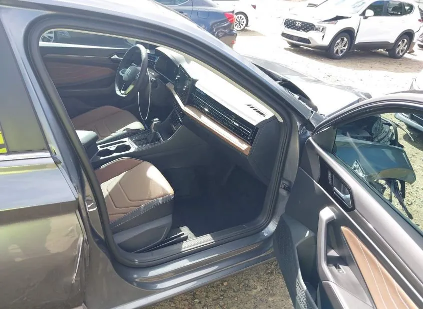2025 VOLKSWAGEN Jetta Used VIN 3VWGX7BU1SM081090 – exterior detail
