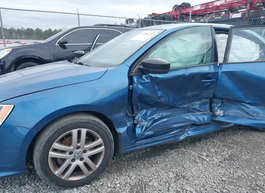 2015 VOLKSWAGEN Jetta Used VIN 3VWLA7AJ3FM210119 – engine bay