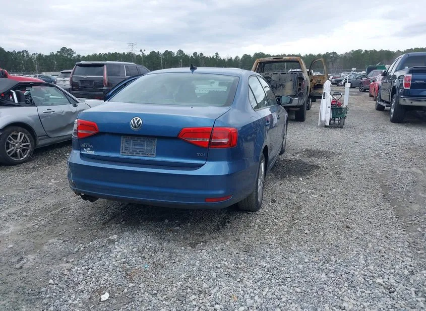 2015 VOLKSWAGEN Jetta Used VIN 3VWLA7AJ3FM210119 – undercarriage