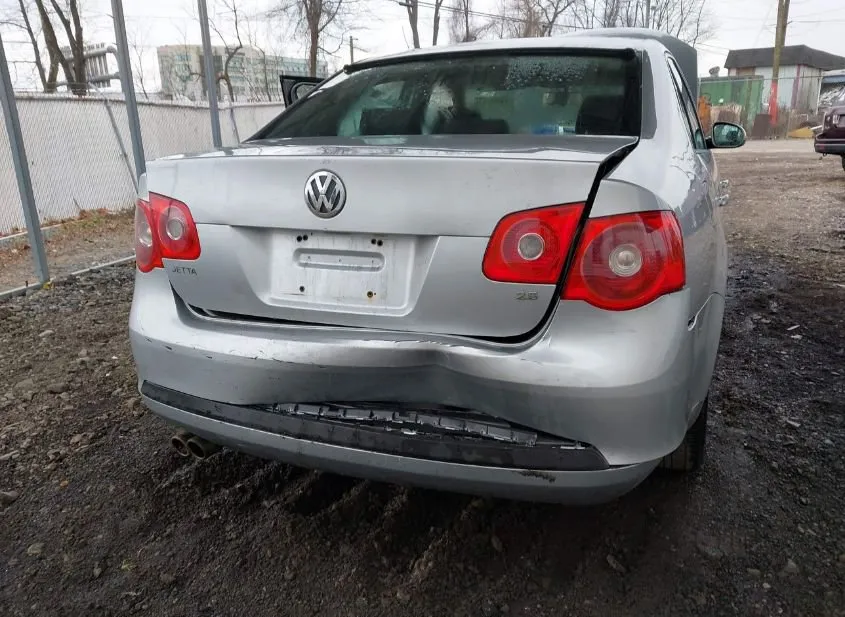 2005 VOLKSWAGEN Jetta Used VIN 3VWPF71K75M629942 – dashboard