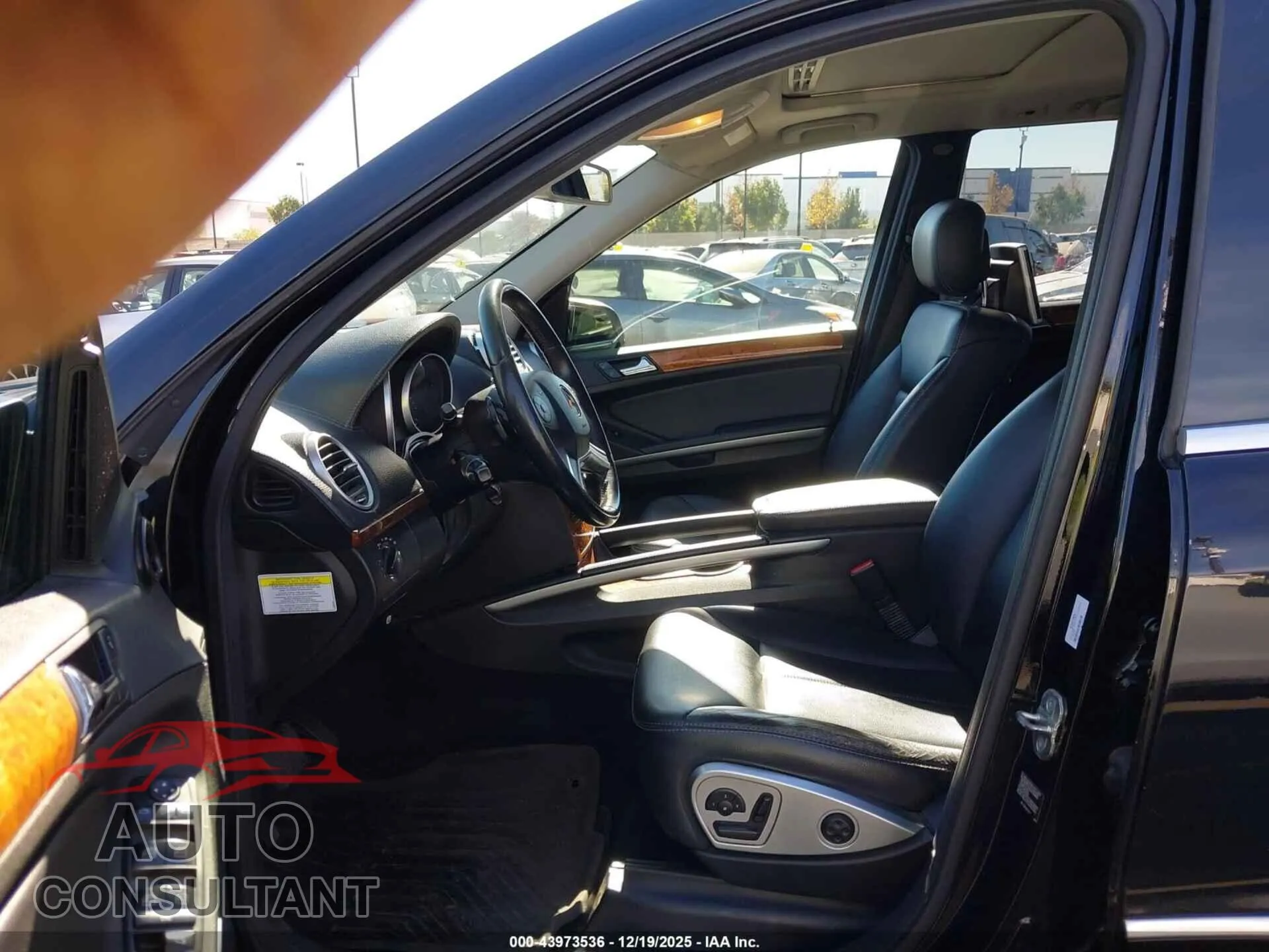 2009 MERCEDES-BENZ GL 320 BLUETEC Damaged VIN 4JGBF25E29A493447 – interior seats
