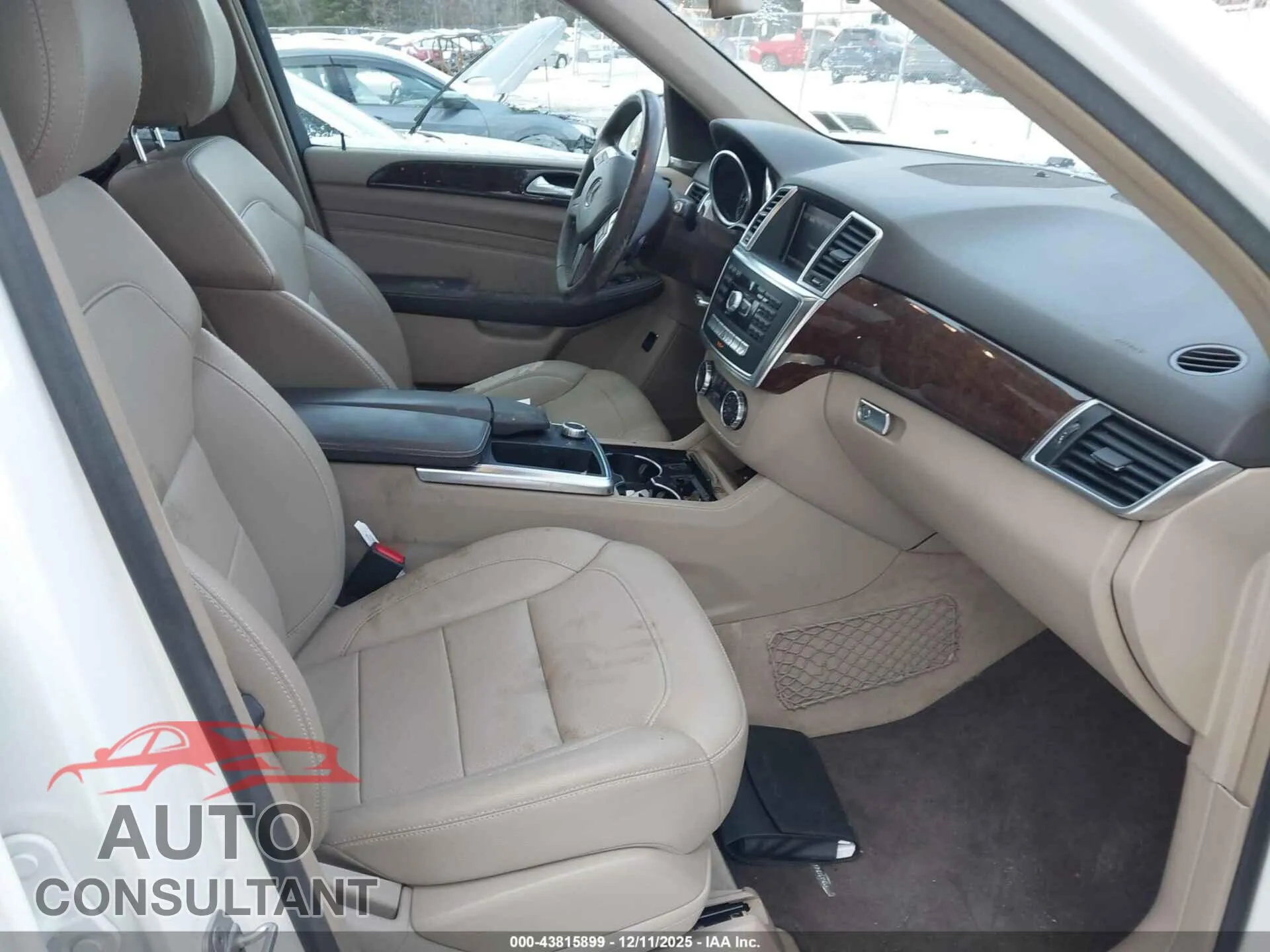 2013 MERCEDES-BENZ ML 350 Damaged VIN 4JGDA5HB5DA174224 – interior seats