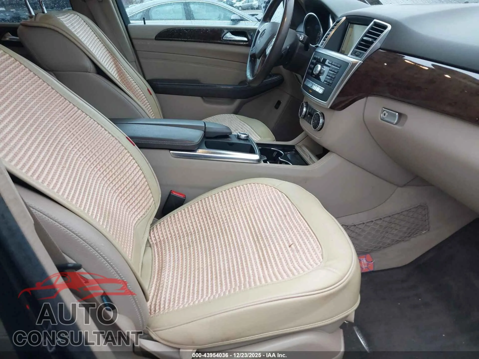 2013 MERCEDES-BENZ ML 350 Damaged VIN 4JGDA5HB6DA235418 – interior seats