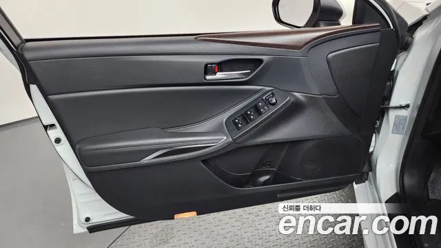 2019 Toyota Avalon 5th Gen 2.5 Hybrid Sold VIN 4T1B21FB7KU002546 – trunk area