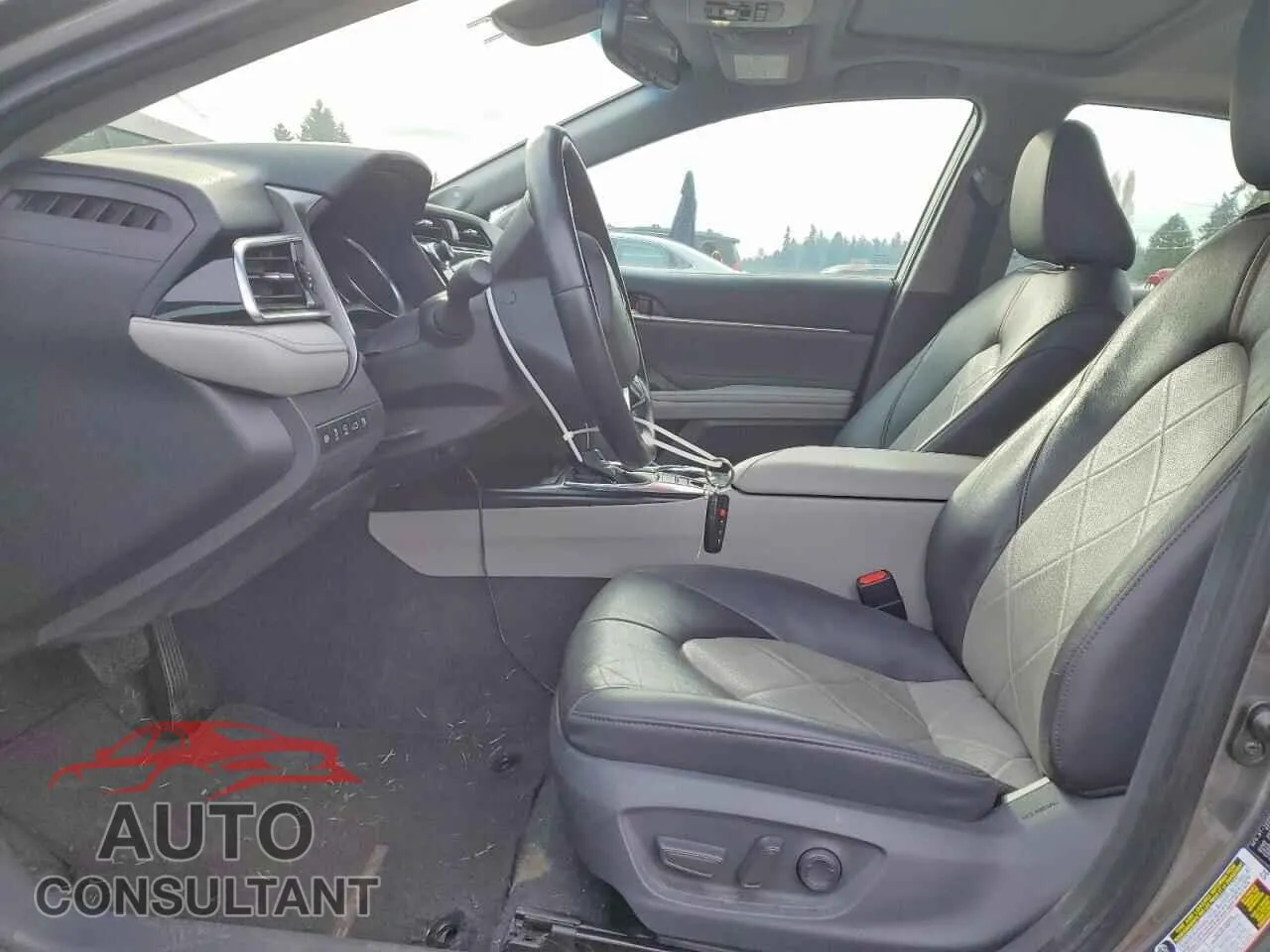 2018 TOYOTA CAMRY Damaged VIN 4T1B21HKXJU503037 – exterior detail