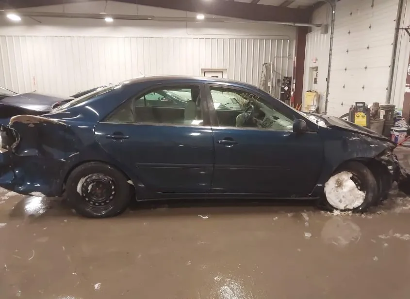 2004 TOYOTA Camry Used VIN 4T1BE32K24U349214 – trunk area