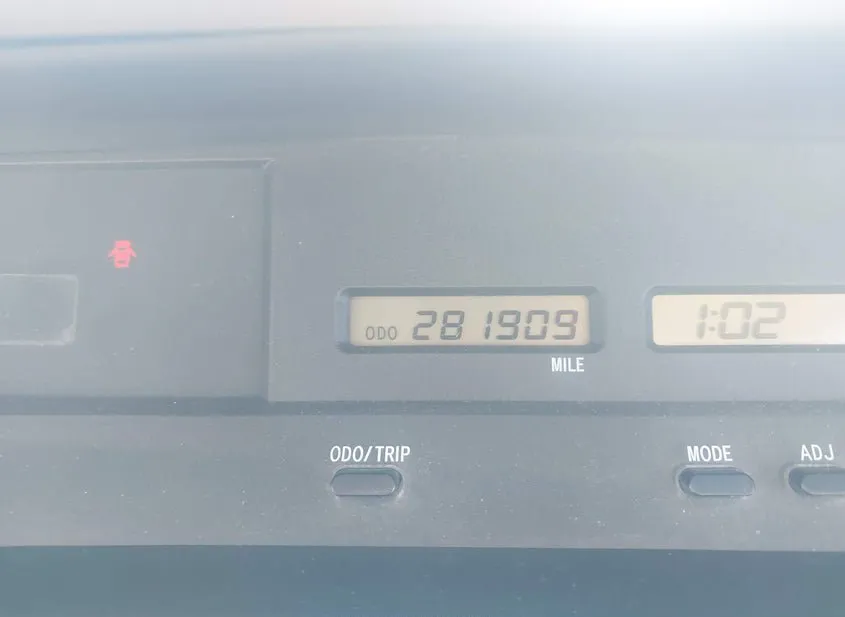 2000 TOYOTA Avalon Used VIN 4T1BF28B2YU002423 – exterior detail
