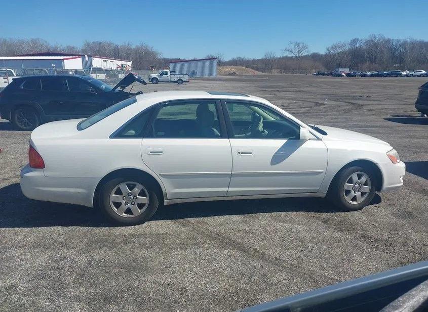 2000 TOYOTA Avalon Used VIN 4T1BF28B2YU002423 – photo 13