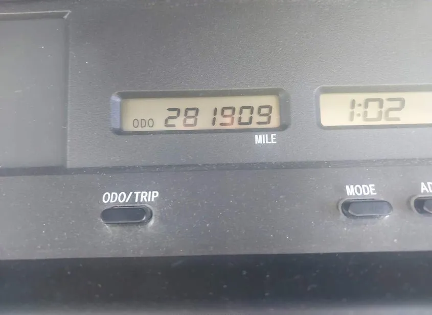 2000 TOYOTA Avalon Used VIN 4T1BF28B2YU002423 – photo 15