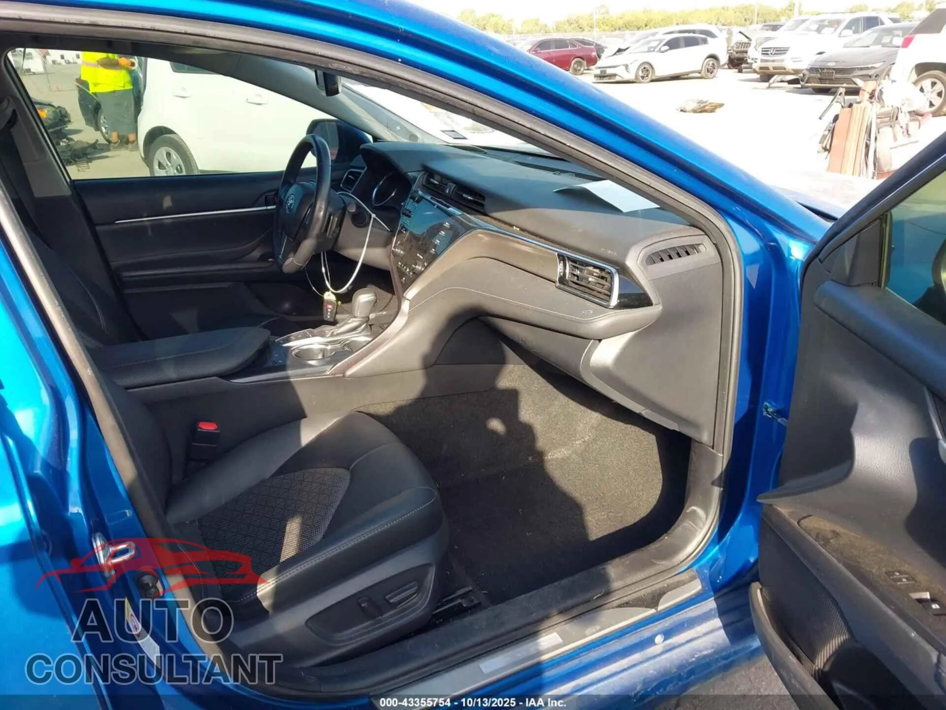 2018 TOYOTA CAMRY Damaged VIN 4T1BZ1HK6JU019569 – interior seats