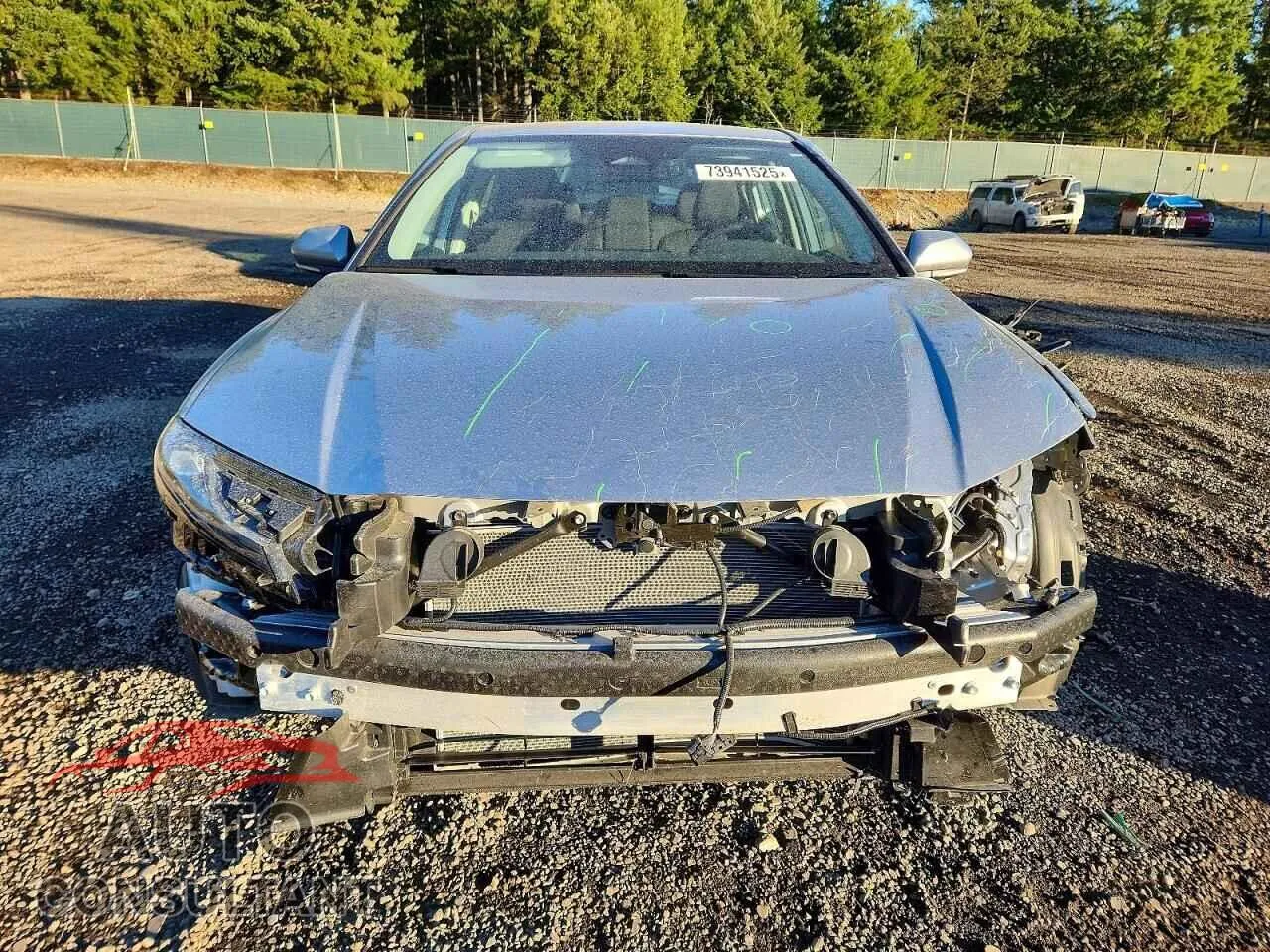 2025 TOYOTA CAMRY Damaged VIN 4T1DBADK4SU505804 – interior seats