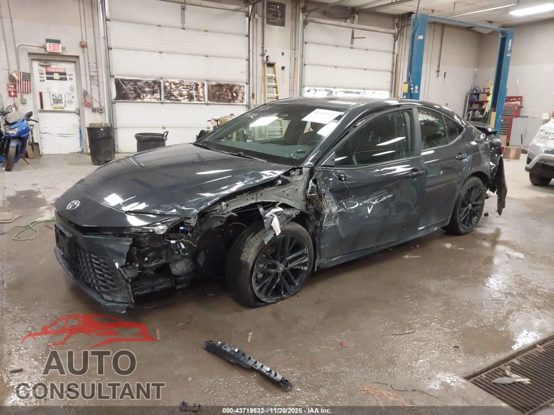 2025 TOYOTA CAMRY Damaged VIN 4T1DBADK7SU526548 – rear exterior
