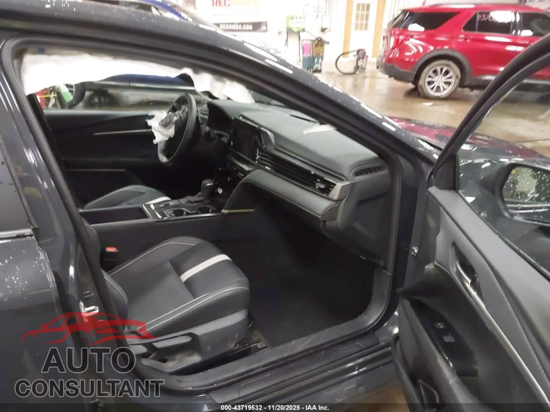 2025 TOYOTA CAMRY Damaged VIN 4T1DBADK7SU526548 – interior seats