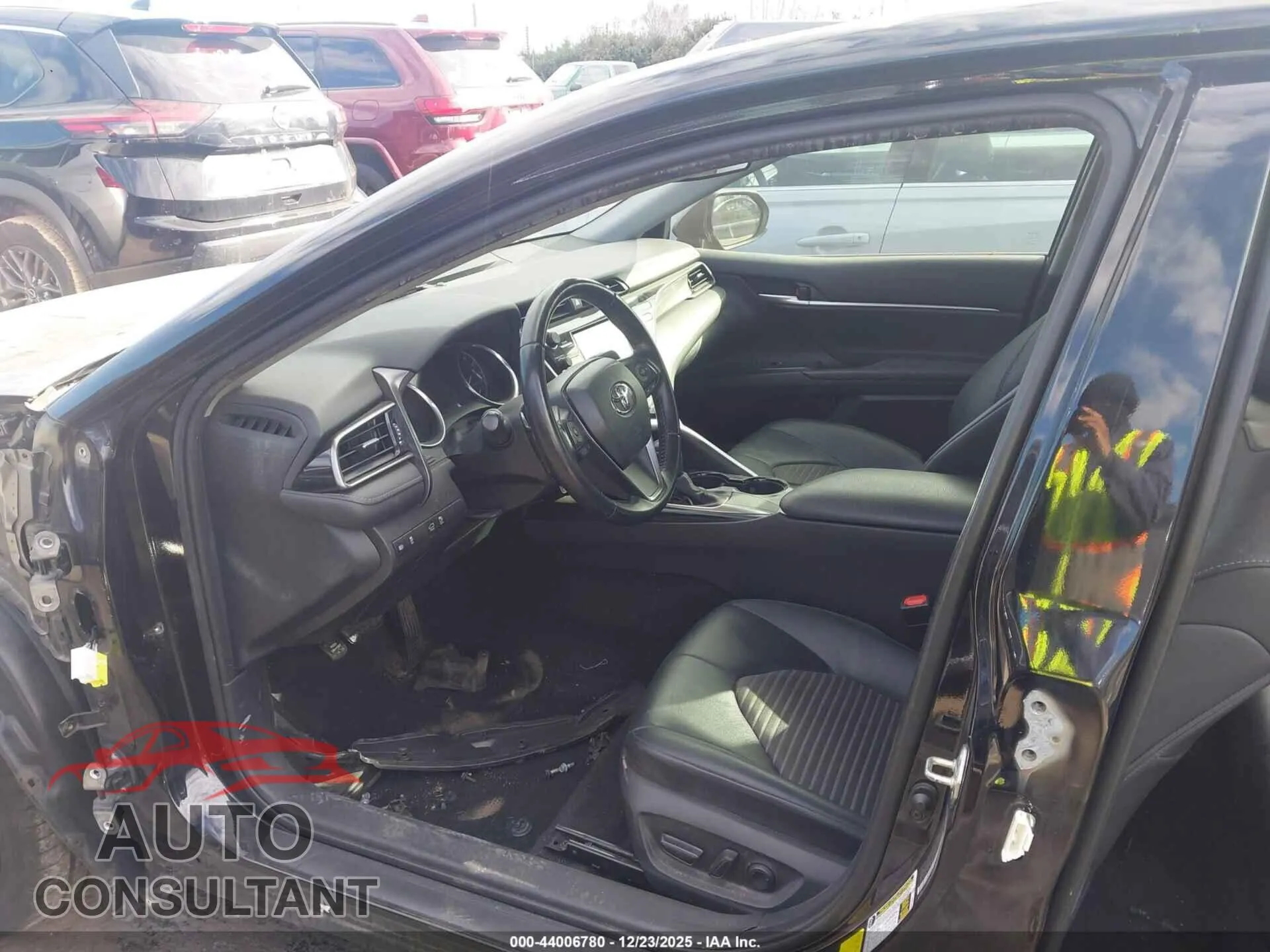 2020 TOYOTA CAMRY Damaged VIN 4T1G11AK0LU941328 – interior seats