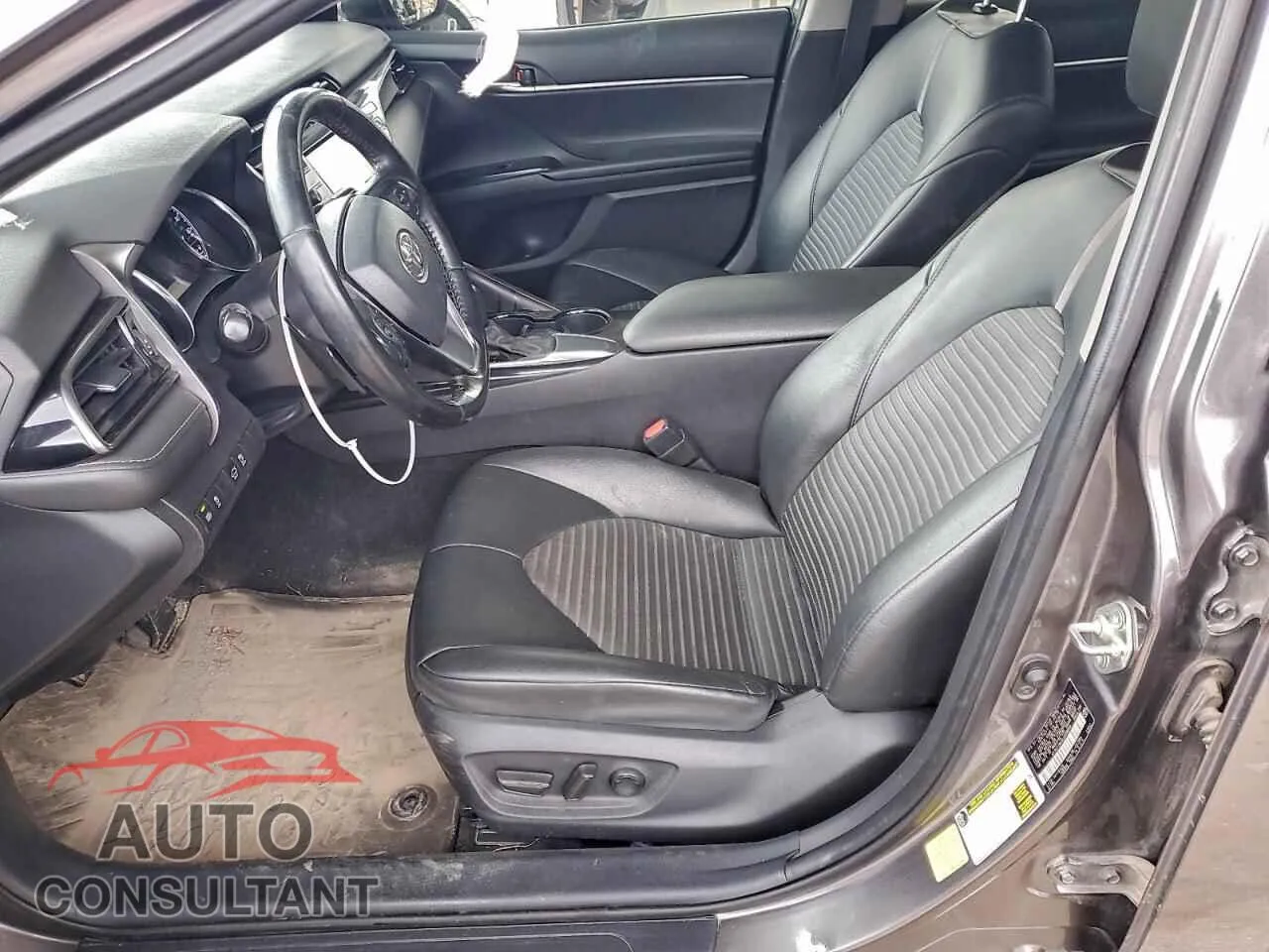 2020 TOYOTA CAMRY Damaged VIN 4T1G11AK8LU508808 – exterior detail