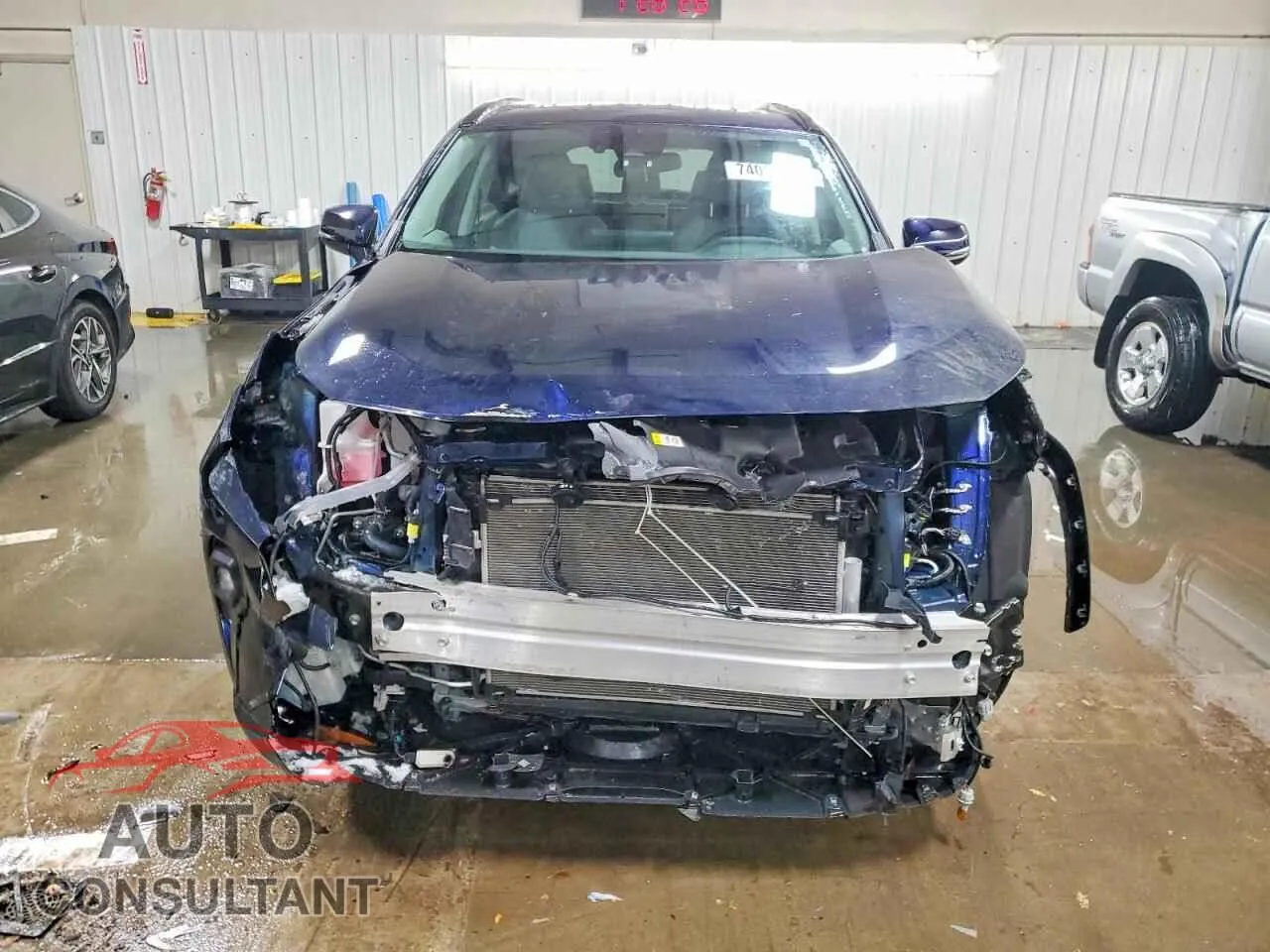 2022 TOYOTA RAV4 Damaged VIN 4T3B6RFVXNU096706 – interior seats
