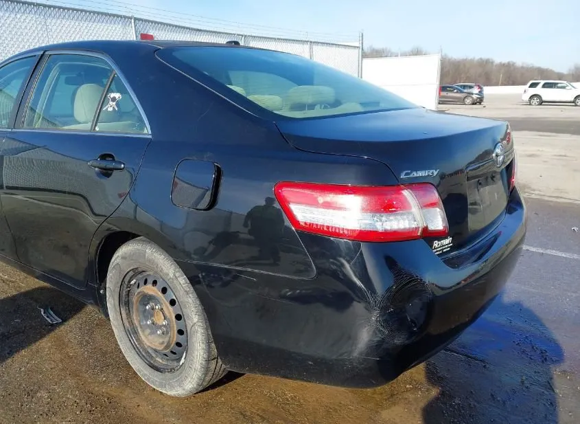 2011 TOYOTA Camry Used VIN 4T4BF3EK2BR183899 – trunk area