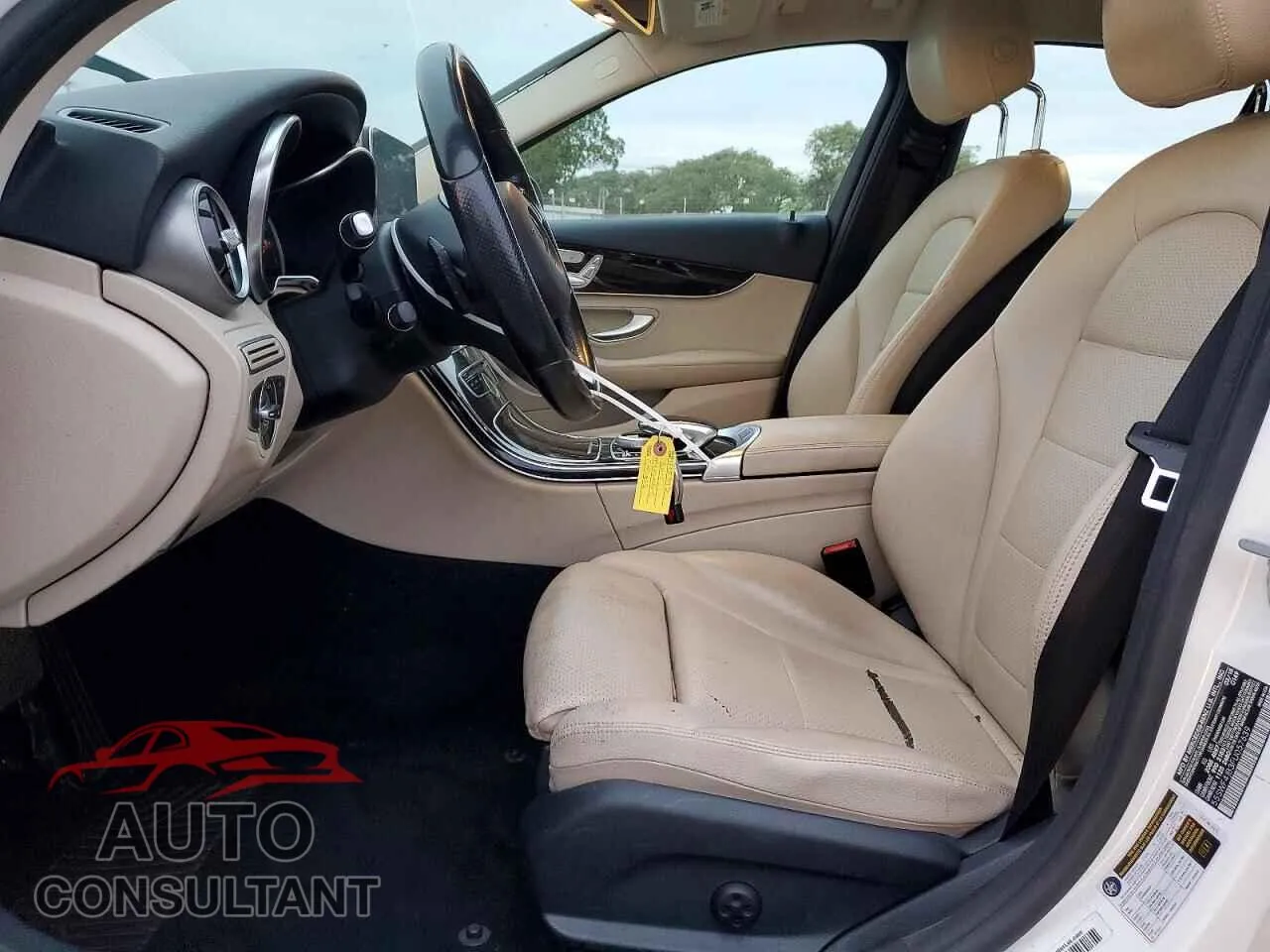 2015 MERCEDES-BENZ C-CLASS Damaged VIN 55SWF4JB3FU057639 – exterior detail 2015 MERCEDES-BENZ C-CLASS Damaged VIN 55SWF4JB3FU057639 – exterior detail
