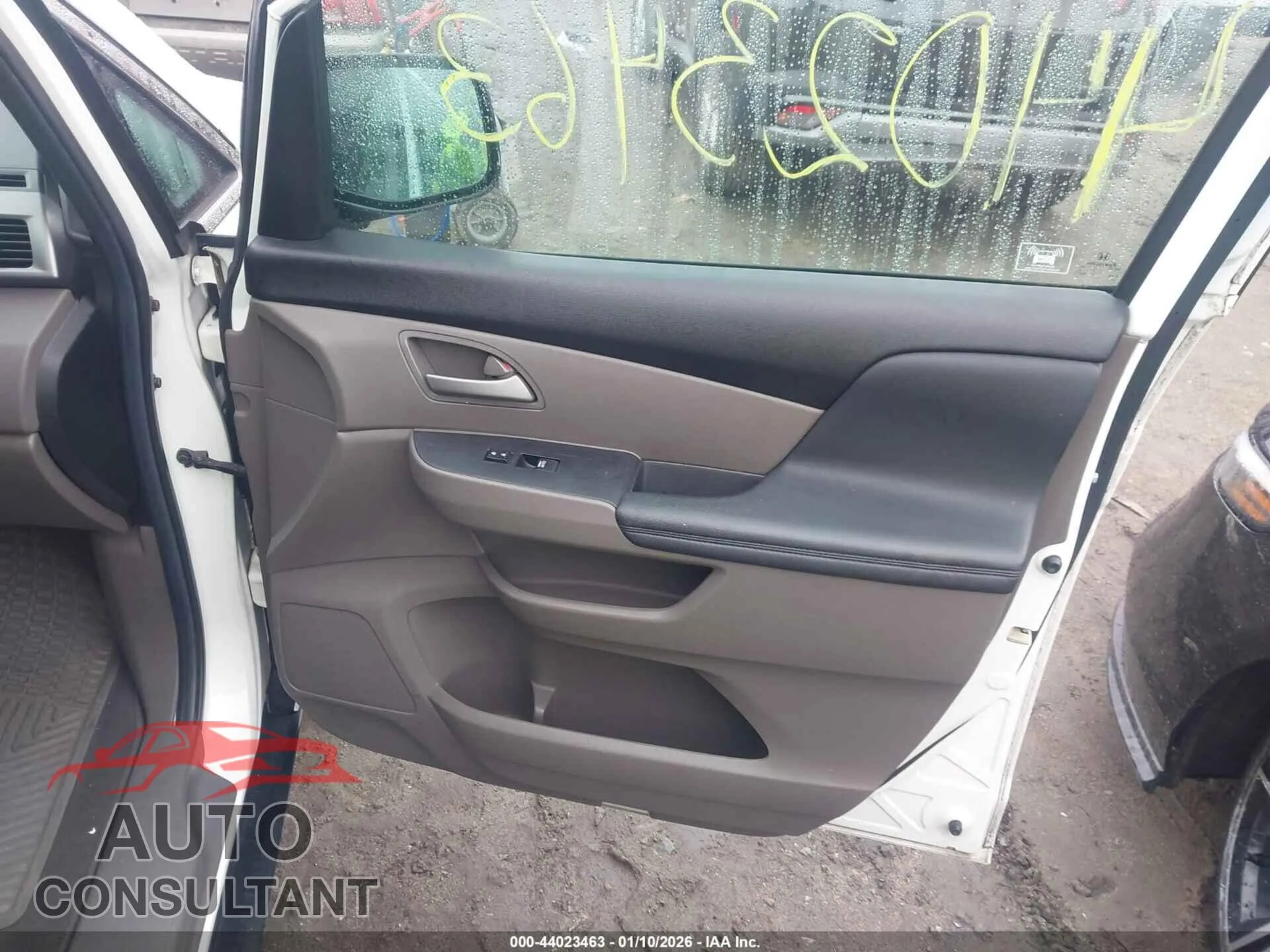 2012 HONDA ODYSSEY Damaged VIN 5FNRL5H62CB032362 – interior seats