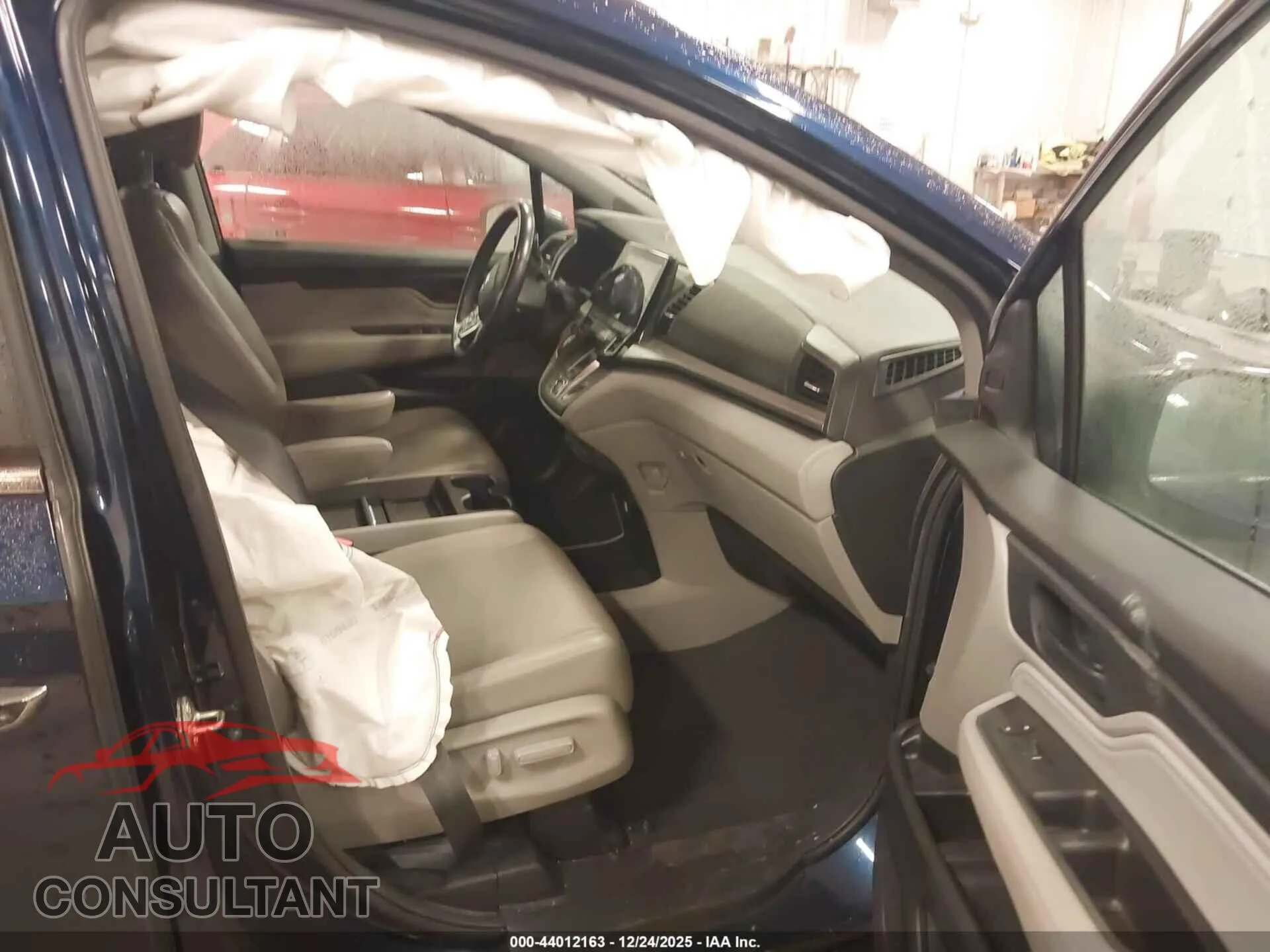 2019 HONDA ODYSSEY Damaged VIN 5FNRL6H82KB027149 – interior seats