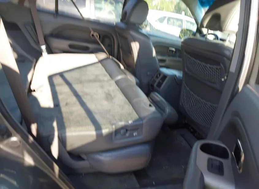 2008 HONDA PILOT Used VIN 5FNYF186X8B013688 – dashboard