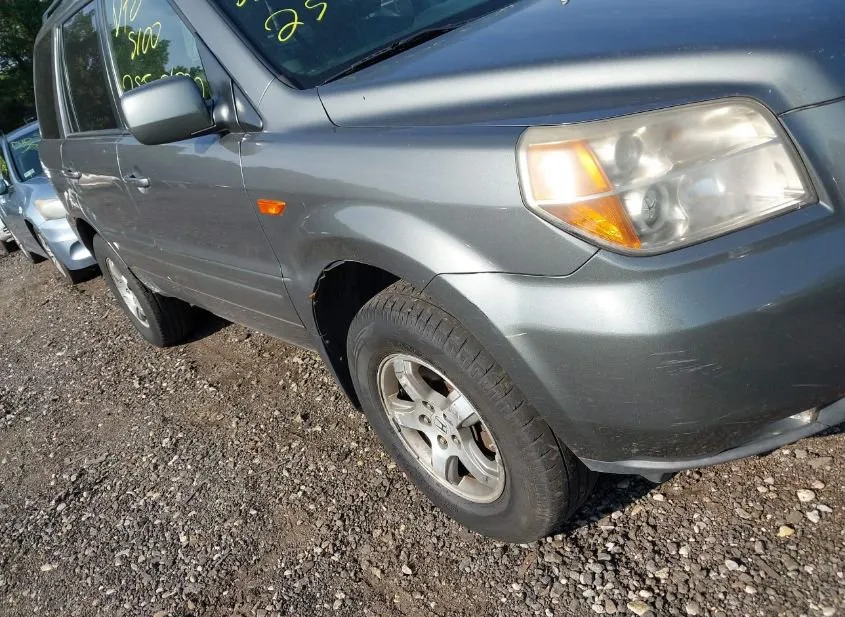 2008 HONDA PILOT Used VIN 5FNYF186X8B013688 – trunk area