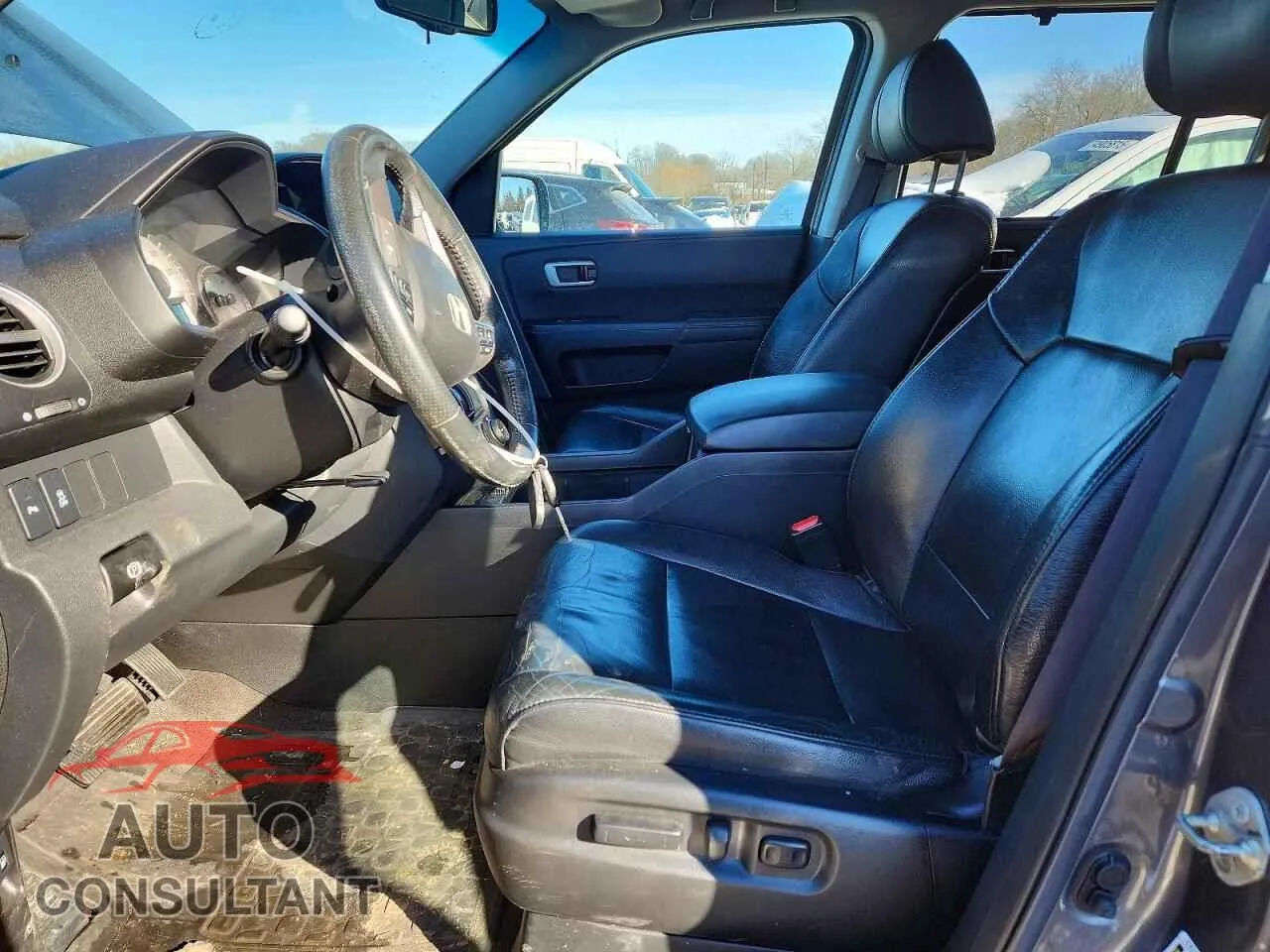 2012 HONDA PILOT Damaged VIN 5FNYF4H93CB010944 – exterior detail