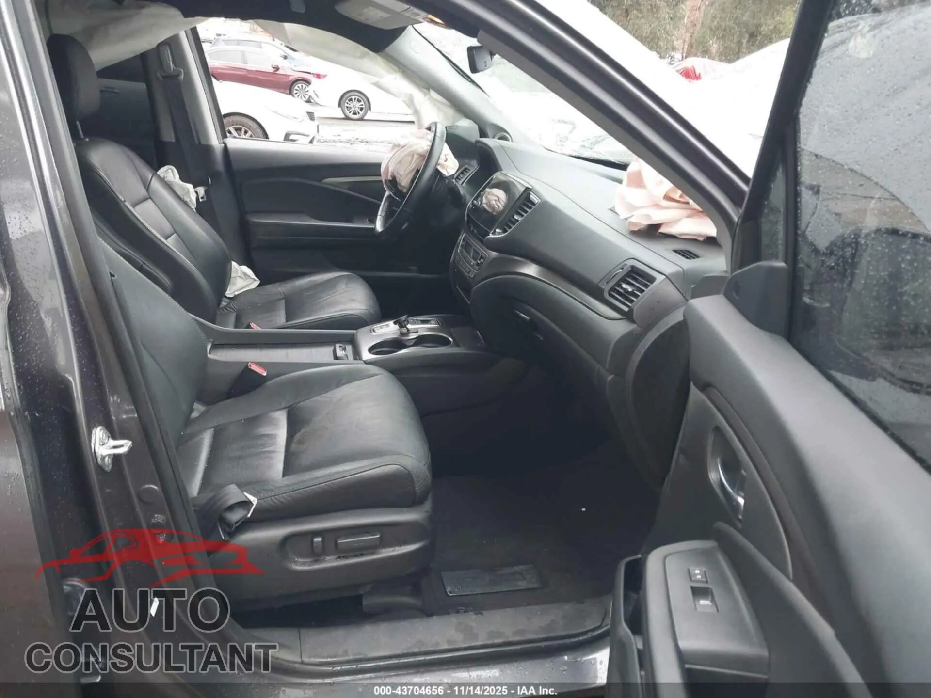 2021 HONDA PILOT Damaged VIN 5FNYF5H23MB047213 – interior seats