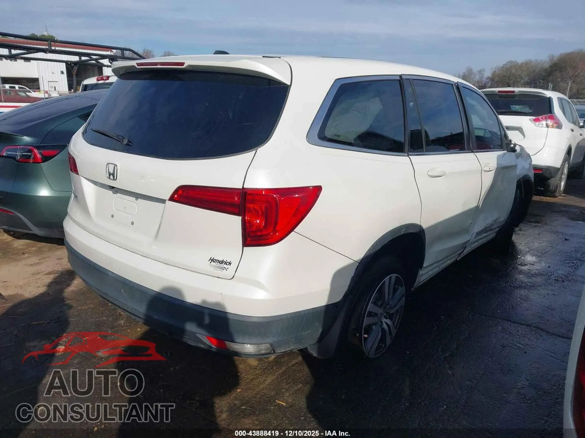 2018 HONDA PILOT Damaged VIN 5FNYF5H59JB002136 – dashboard