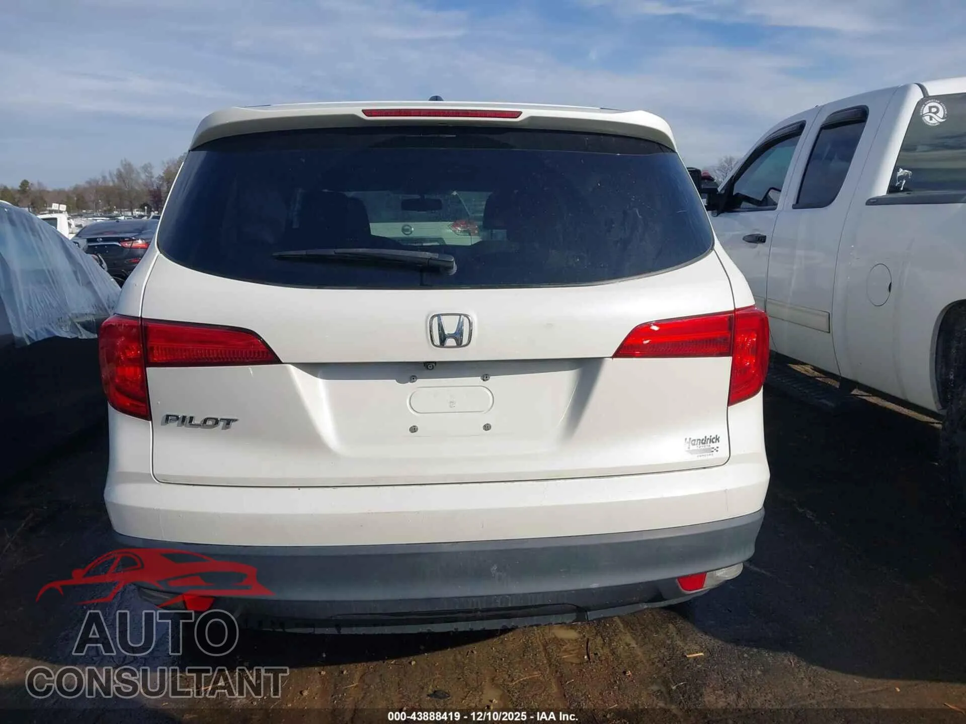2018 HONDA PILOT Damaged VIN 5FNYF5H59JB002136 – photo 16