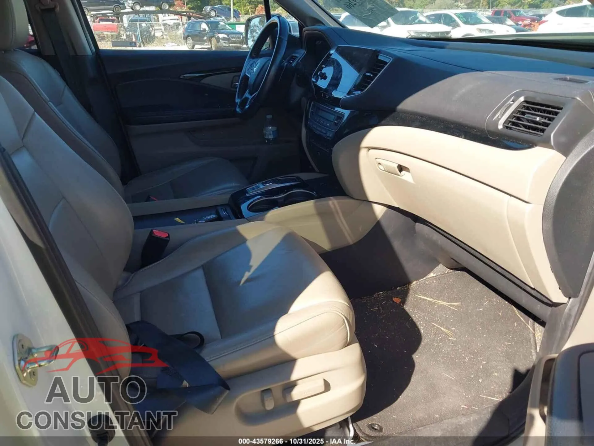 2019 HONDA PILOT Damaged VIN 5FNYF6H99KB083911 – interior seats