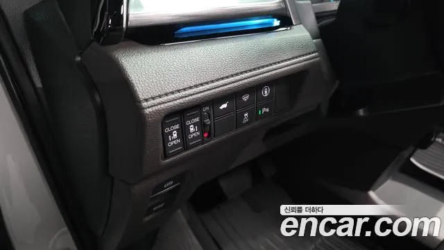 2022 Honda Odyssey 3.5 Sold VIN 5KBRL6890NB600154 – interior seats