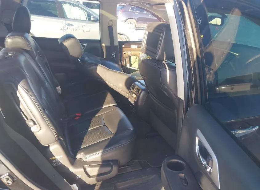 2016 NISSAN Pathfinder Used VIN 5N1AR2MM0GC632682 – interior seats