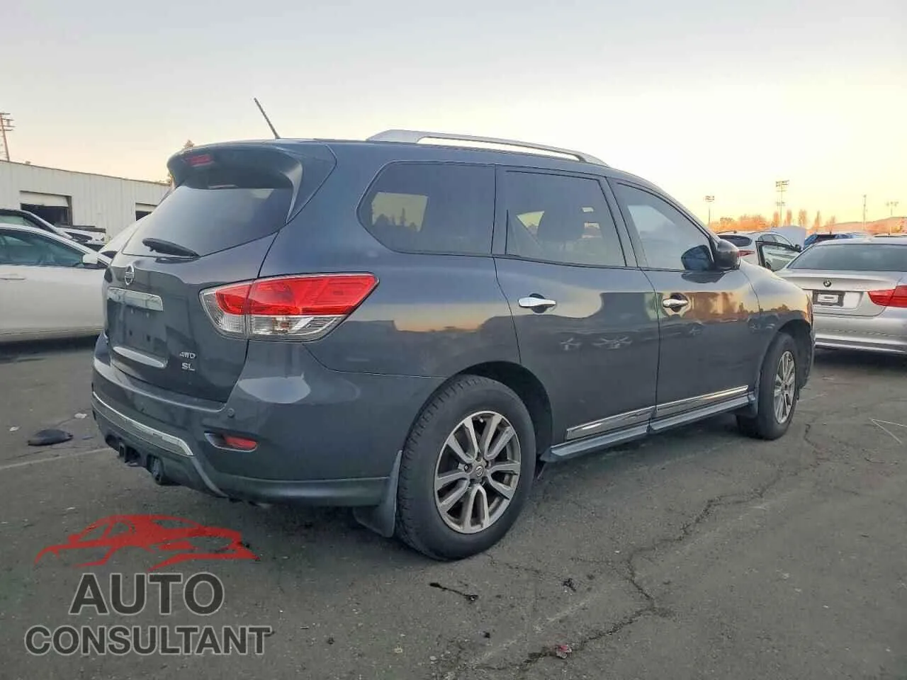 2014 NISSAN PATHFINDER Damaged VIN 5N1AR2MM1EC643817 – side profile