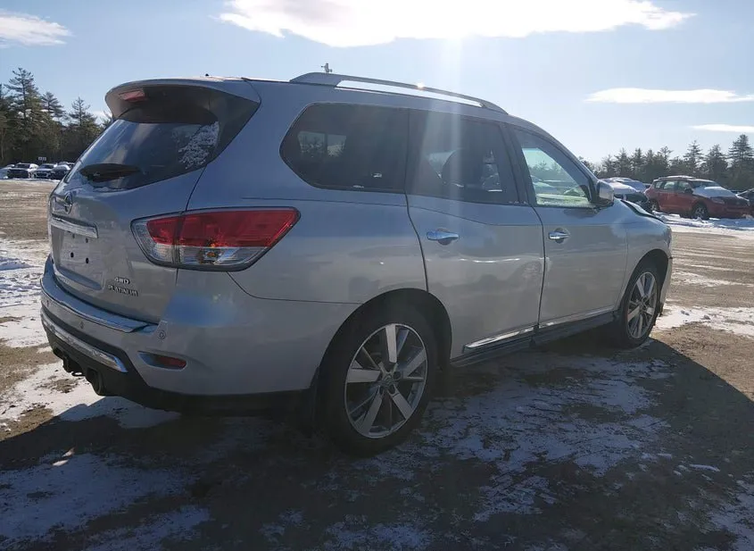 2015 NISSAN Pathfinder Used VIN 5N1AR2MM1FC651594 – interior seats