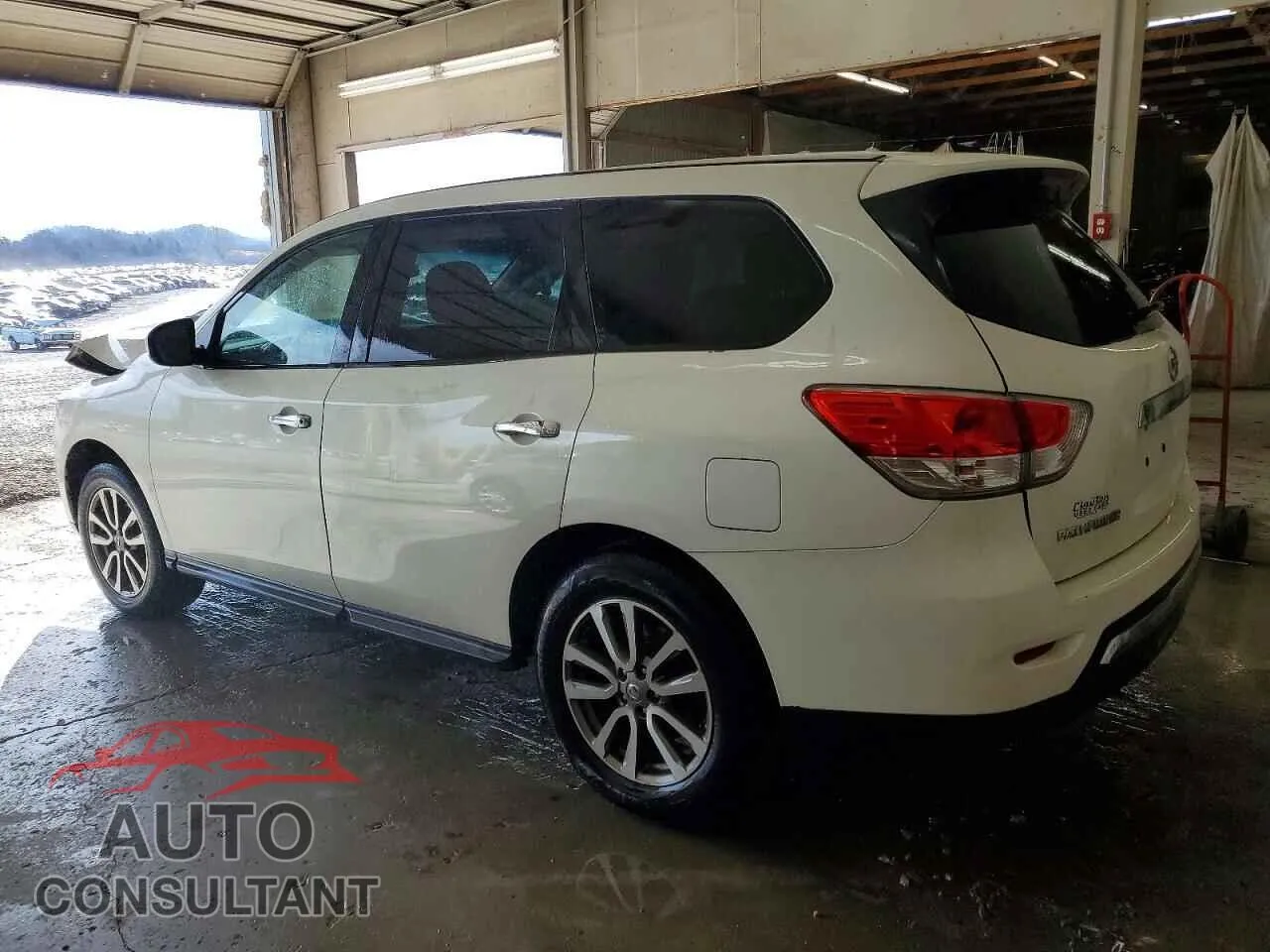 2013 NISSAN PATHFINDER Damaged VIN 5N1AR2MM4DC635323 – rear exterior