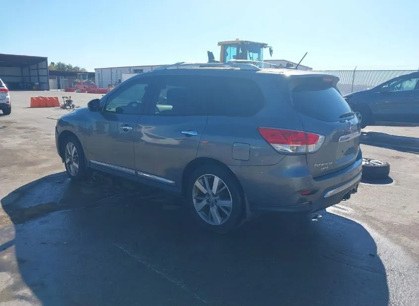 2015 NISSAN Pathfinder Used VIN 5N1AR2MMXFC716961 – interior seats