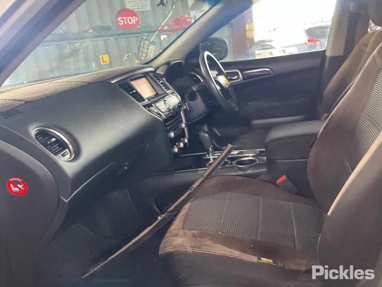 2015 Nissan Pathfinder Used VIN 5N1AR2MN1FC645903 – exterior detail