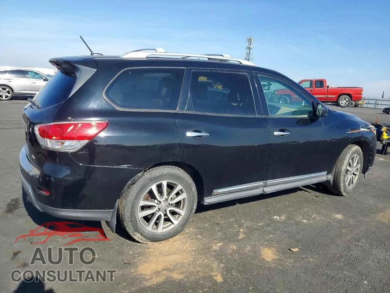 2014 NISSAN PATHFINDER Damaged VIN 5N1AR2MN6EC708637 – side profile 2014 NISSAN PATHFINDER Damaged VIN 5N1AR2MN6EC708637 – side profile