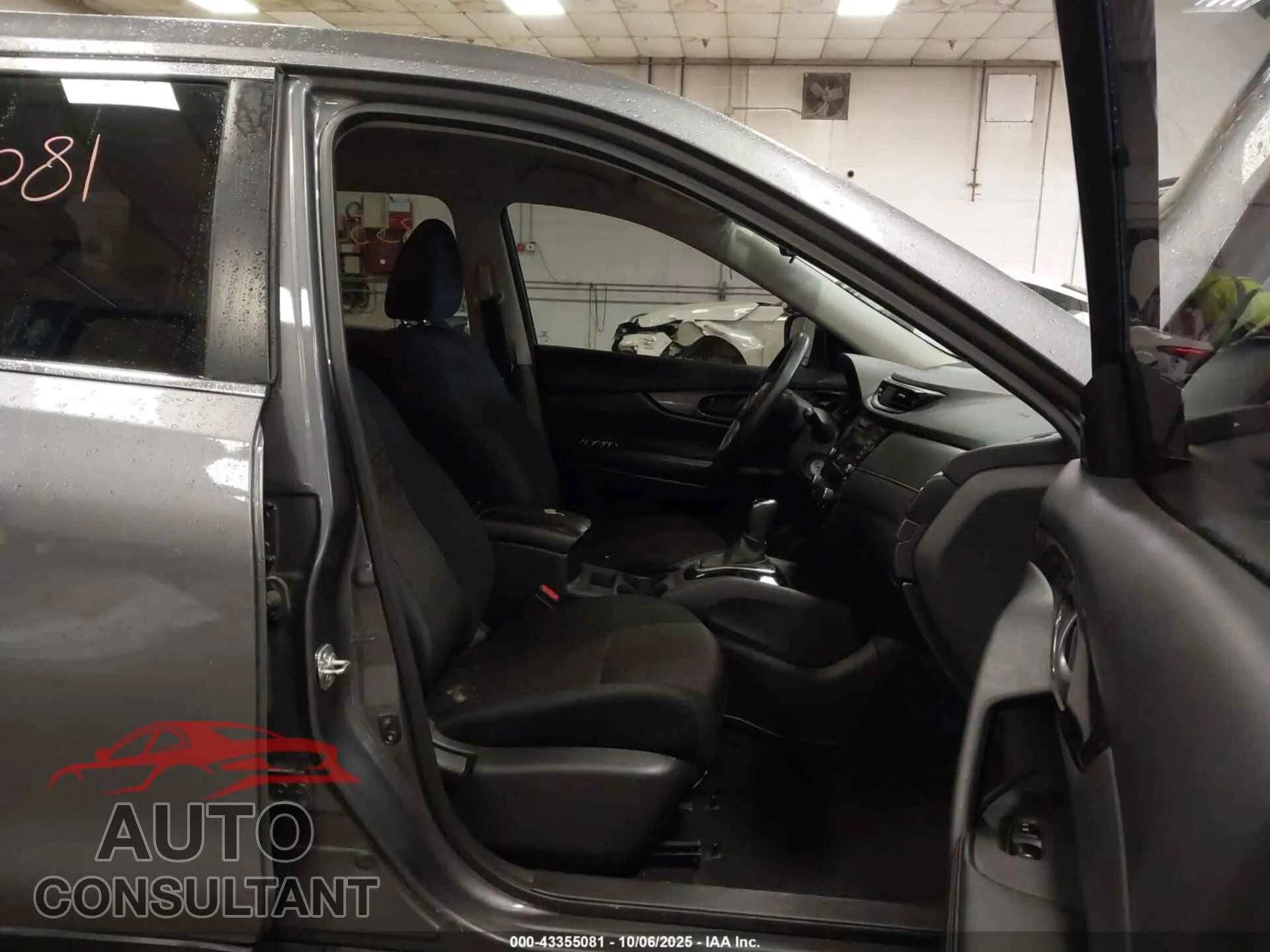 2019 NISSAN ROGUE Damaged VIN 5N1AT2MV3KC781090 – interior seats