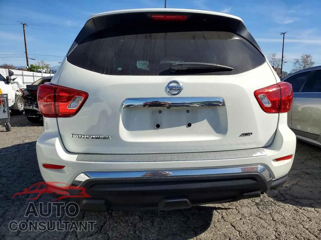 2017 NISSAN PATHFINDER Damaged VIN 5N1DR2MM6HC633284 – engine bay