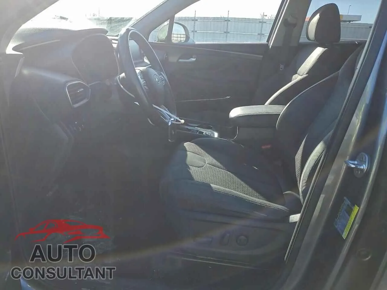 2019 HYUNDAI SANTA FE Damaged VIN 5NMS33AD6KH025703 – exterior detail 2019 HYUNDAI SANTA FE Damaged VIN 5NMS33AD6KH025703 – exterior detail