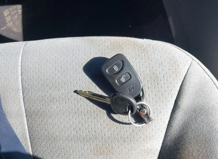 2009 HYUNDAI Santa Fe Used VIN 5NMSH13EX9H309308 – trunk area