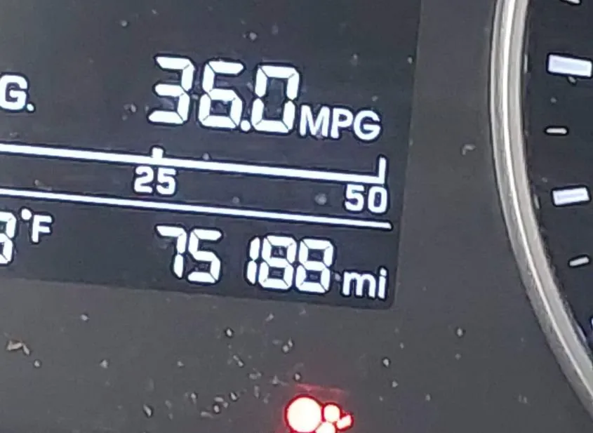 2017 HYUNDAI Elantra Used VIN 5NPD84LF2HH034280 – trunk area