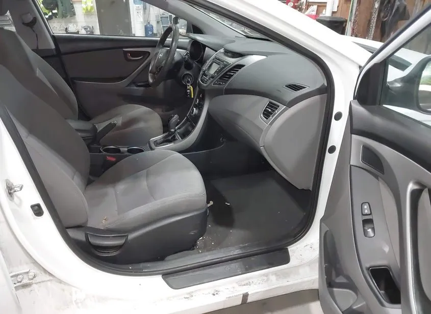 2015 HYUNDAI Elantra Used VIN 5NPDH4AE7FH559035 – trunk area